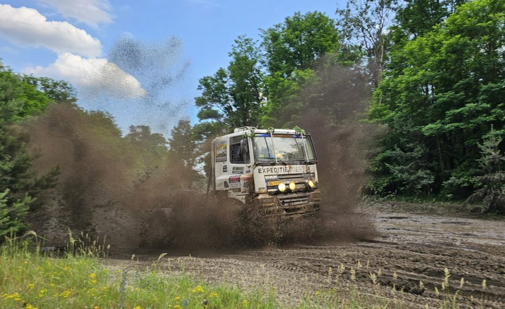 Ein Haufen schwerer Feldwege rund um Zagan – RallyTrucks